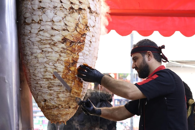 Jak przygotować wirujące grille Shawarma Spit Zdjęcia premium