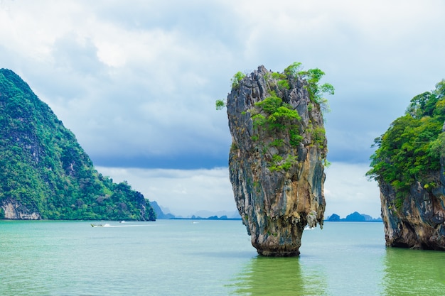 James Bond wyspa lub Ko tapu w Phang Nga zatoce, Tajlandia