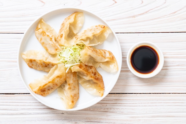 Japońska gyoza lub pierogi przekąska