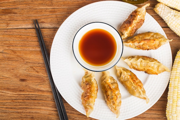 Japońska Gyoza Lub Pierogi Z Sosem Sojowym