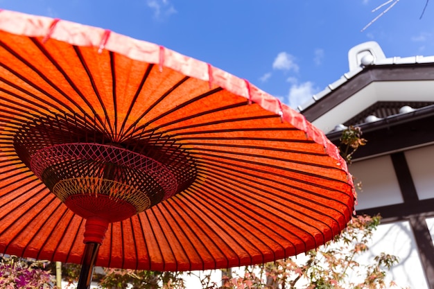 Japoński czerwony parasol