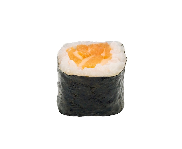 Japoński łosoś maki sushi roll na białym tle na białym tle ze ścieżką przycinającą