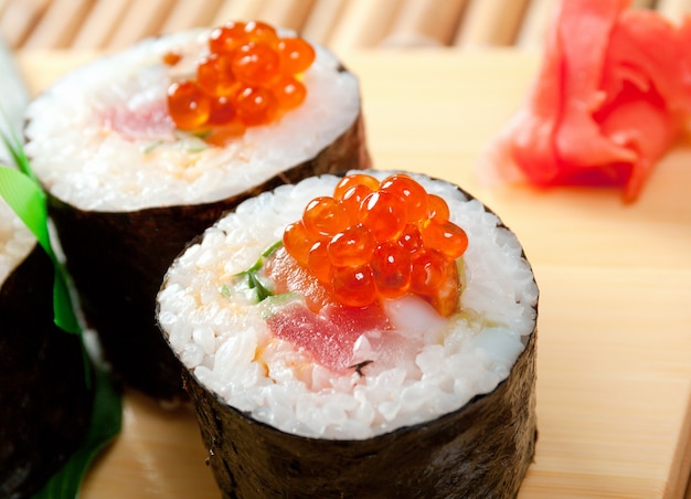 Japońskie sushi tradycyjne japońskie jedzenie