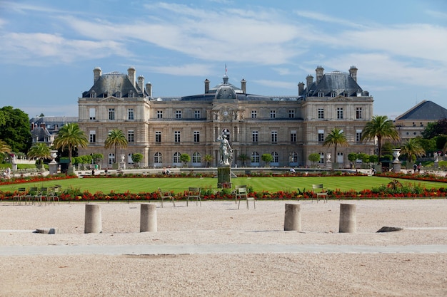 Jardin du Luxembourg znajduje się w szóstej dzielnicy Paryża