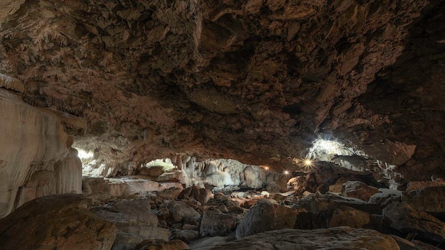 Jaskinia skalna, jaskinia w Tajlandii, jaskinia turystyczna ze stalagmitami i stalaktytami