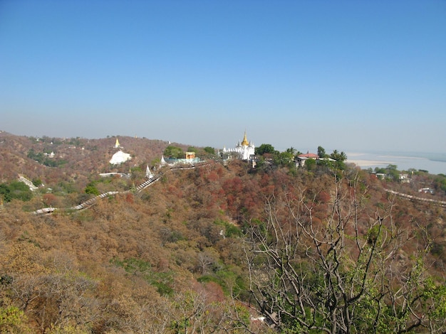 Jaskinia U Min Thonze Na Wzgórzu Sagaing Myanmar