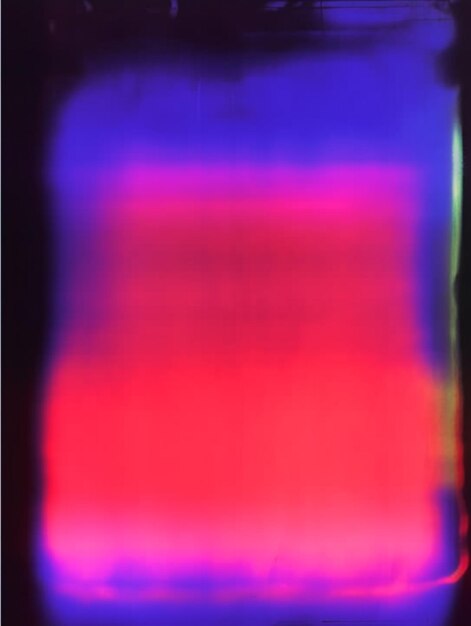 jaskrawo kolorowa fotografia kwadratowego obiektu z czerwonym i niebieskim tłem generatywnym AI
