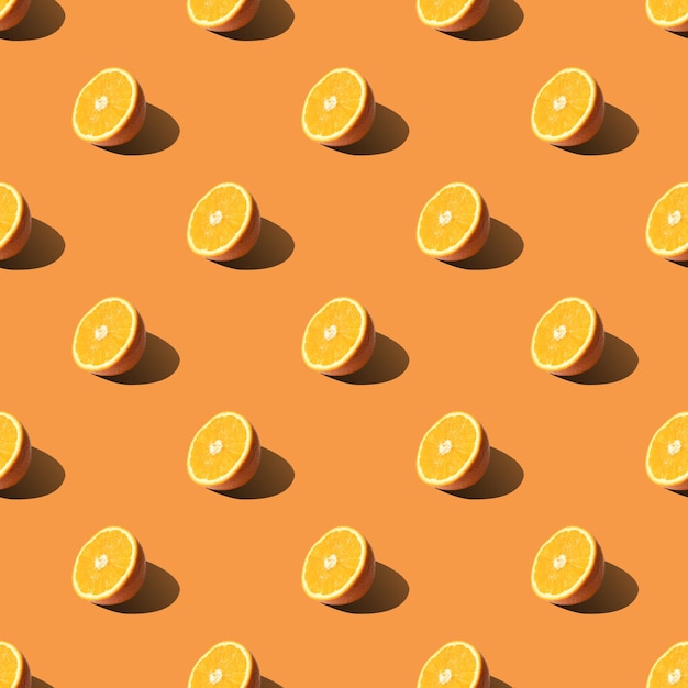 Jednolity wzór w połowie pokrojonej pomarańczy na pomarańczowym tle Minimalna płaska tekstura żywności