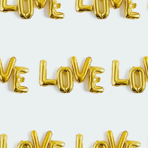 Jednolity wzórNapis LOVE folia nadmuchiwany złoty balon na białym tle Miłość romans