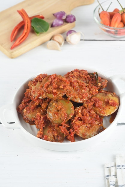 Jengkol Balado To Tradycyjna Indonezyjska Potrawa Zrobiona Z Nasion Jengkol Lub Owoców Dogfruit Gotowanych Wi