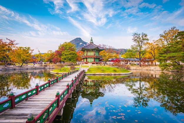 Jesień Gyeongbokgung Palace w Seulu