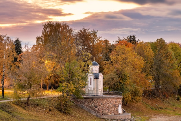 Jesień W Pskowie. Kaplica Olgińskich, Pskow, Rosja