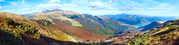 Jesienna Panorama Górska Mglisty Poranek (karpaty, Ukraina). Cztery Ujęcia ściegu Obrazu.