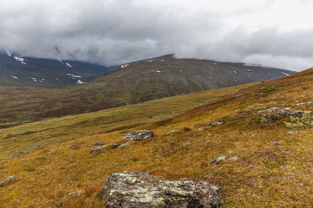 Jesienny widok na Park Narodowy Sarek, Laponia, Hrabstwo Norrbotten