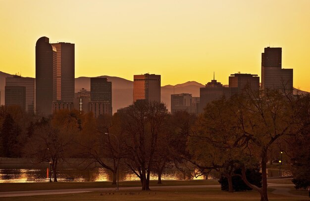 Zdjęcie jesieńny zachód słońca w denver