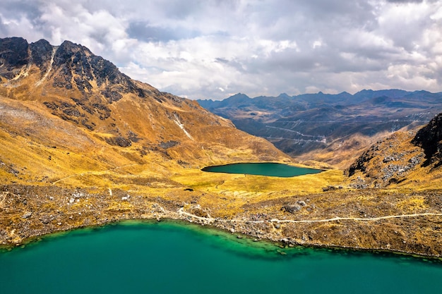 Jeziora w paśmie górskim Huaytapallana w Huancayo Peru