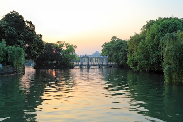 Jezioro Banyan O Zmierzchu W Guilin