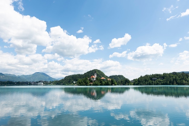 Jezioro Bled, wyspa i góry, Słowenia, Europa