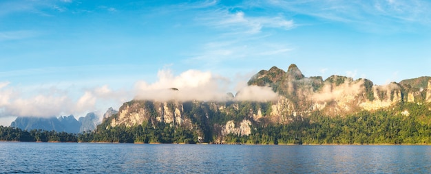 Jezioro Cheow Lan, Park Narodowy Khao Sok w Tajlandii