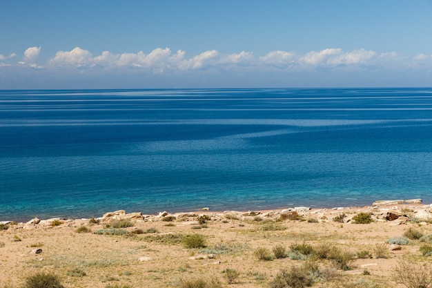 Zdjęcie jezioro issyk-kul, kirgistan