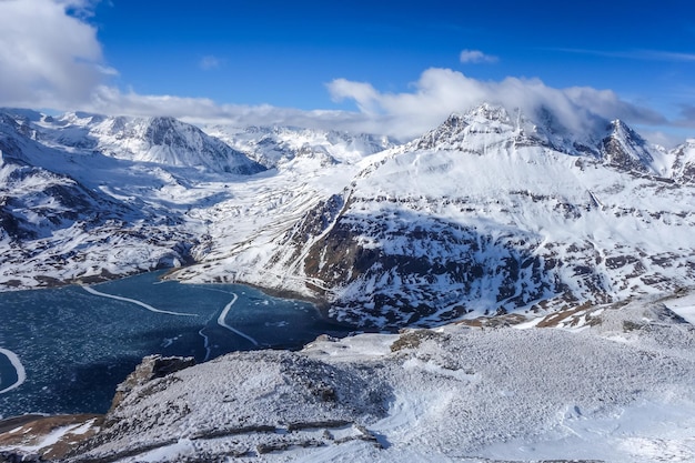 Jezioro MontCenis we francuskich Alpach