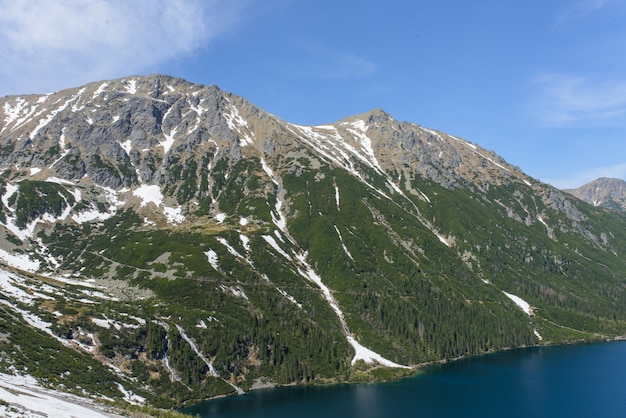 Jezioro Morskie Oko (Tatry Morskie) w Tatrzańskim Parku Narodowym w pobliżu miasta Zakopane w Polsce