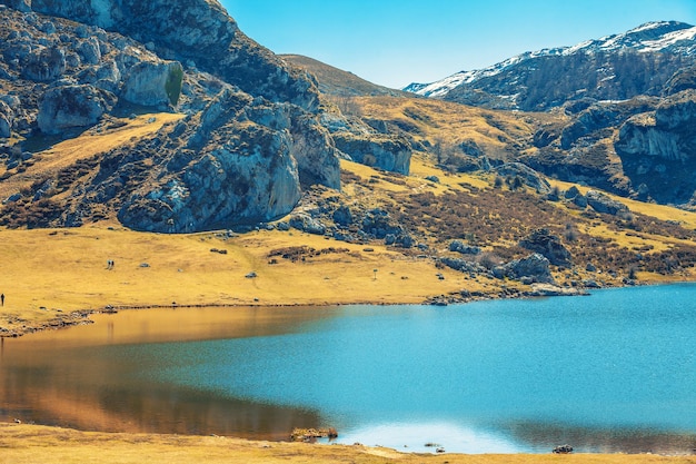 Jezioro polodowcowe Ercina Szczyty Europy Park Narodowy Picos de Europa Asturia Hiszpania Europa