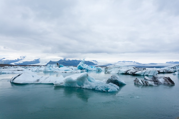 Jezioro polodowcowe Jokulsarlon, Islandia