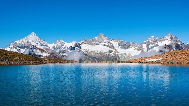 Jezioro Riffelsee i Matterhorn Szwajcaria