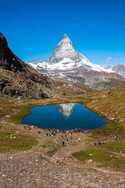 Jezioro Riffelsee i Matterhorn Szwajcaria