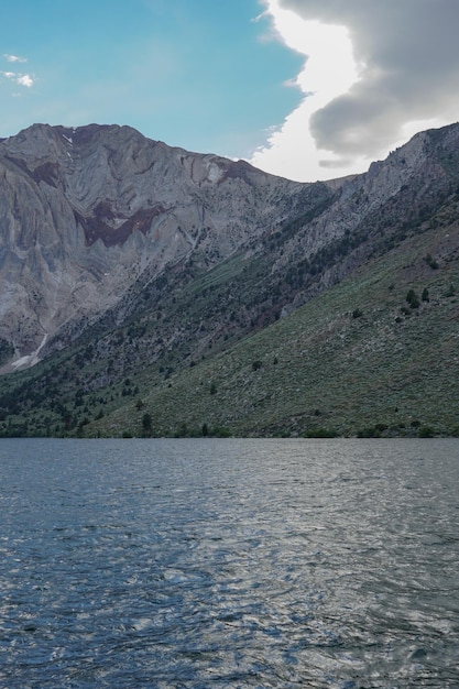 Jezioro skazańców we wschodnich górach Sierra Nevada Kalifornia Mono County Kalifornia USA