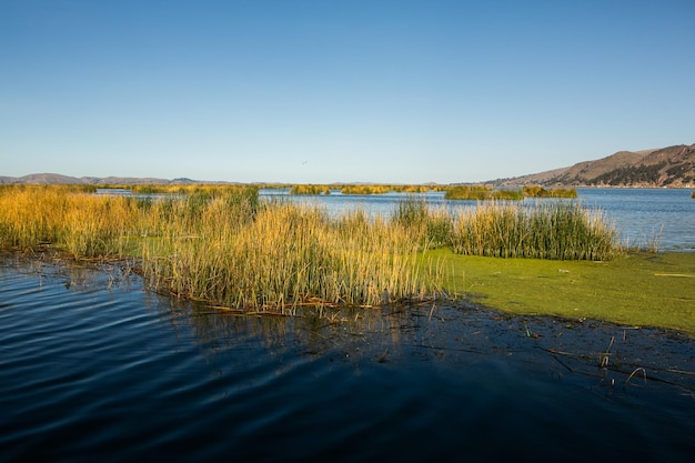 Jezioro Titicaca jest największym jeziorem w Ameryce Południowej i najwyżej położonym żeglownym jeziorem na świecie