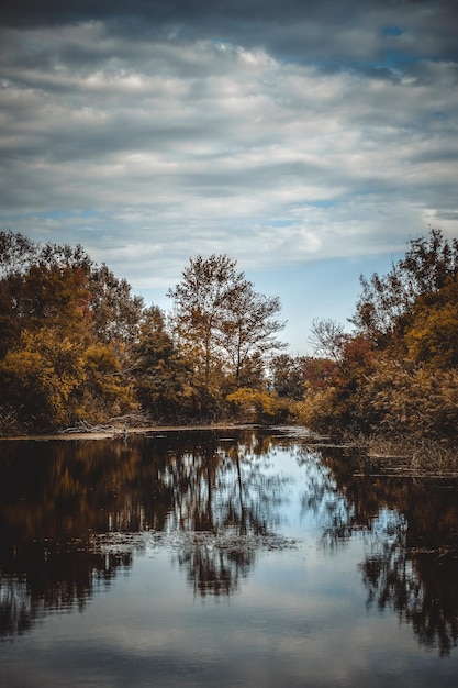 Jezioro Tychero w regionie Soufli Evros Grecja odbicie wody