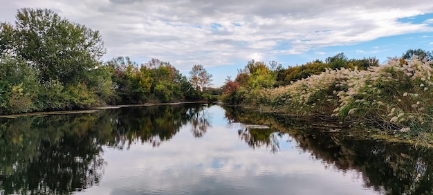 Jezioro Tychero w regionie Soufli Evros Grecja odbicie wody