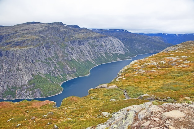 Jezioro w języku Trolla. Norwegia