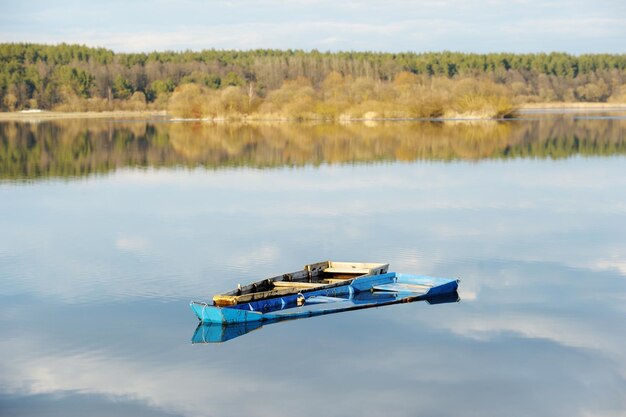 Jezioro w marcu