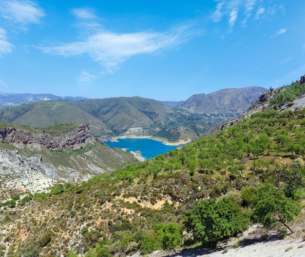 Jezioro w Sierra Nevada w Hiszpanii