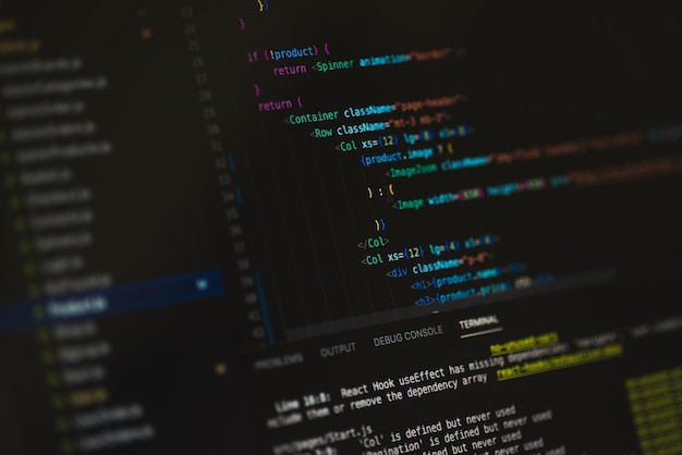 Język programowania na czarnym ekranie javascript react code