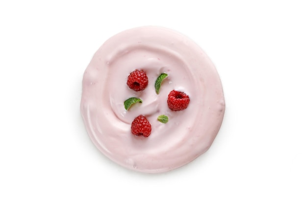 Zdjęcie jogurt z malinami i miętą curl of yogurt różowy naturalny jogurt lody z kwaśnej śmietany pyszne