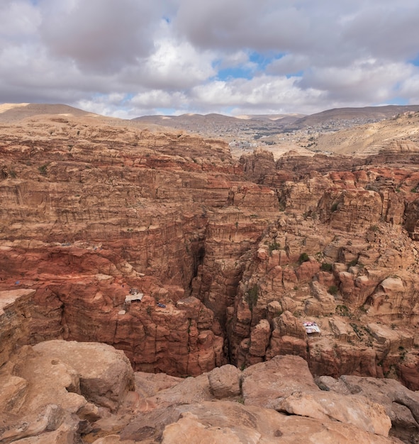 Jordania, Petra. Widok Na Wąwóz Siq Z Góry