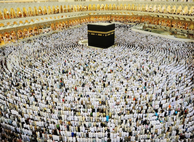 Kaaba W Mekce, Muzułmańscy Ludzie Modlący Się Razem W świętym Miejscu