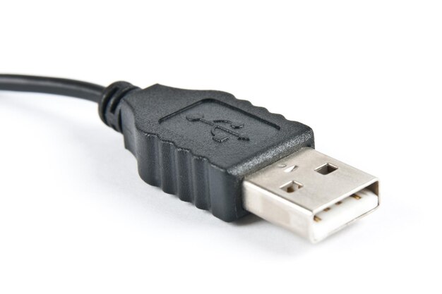 Kabel USB na białym tle