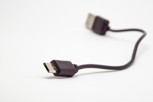 kabel usb na białym tle