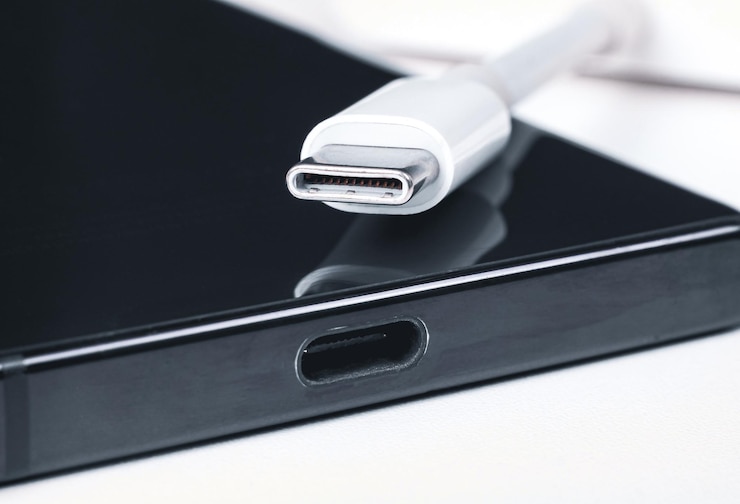 Zdjęcie kabel usb typu c złącze portu typu c ładowarka na białym tle port ładowarki zasilania telefonu komórkowego koncepcja technologii ładowarki smartfona
