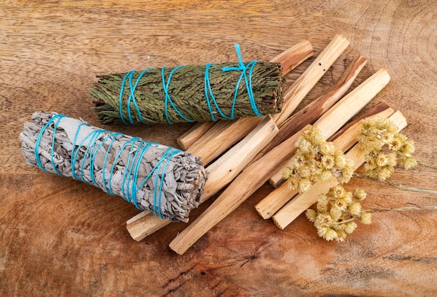 Kadzidło z białej szałwii i palo santo