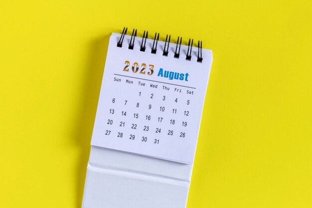 Kalendarz na biurko na sierpień 2023 Kalendarz do planowania i zarządzania każdą datą