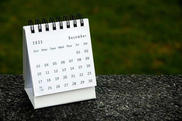 Kalendarz stołowy na grudzień 2023 r. z konfigurowalnym miejscem na tekst Kopiuj miejsce