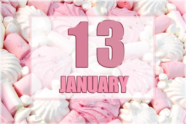 Kalendarzowa data na tle biało-różowych pianek 13 stycznia to trzynasty dzień miesiąca