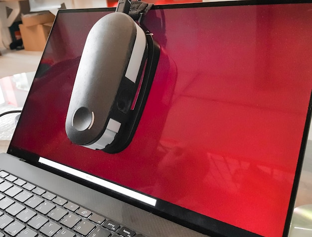 Kalibracja czerwonego ekranu LED laptopaKolor monitoraKalibracja wyświetlacza komputera dla prawdziwych dokładnych kolorów rgbPrzestrzeń robocza fotografa z dołączonym urządzeniem samokalibrującymProfilerAplikacja domowa