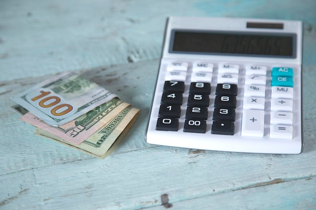 Zdjęcie kalkulator i pieniądze
